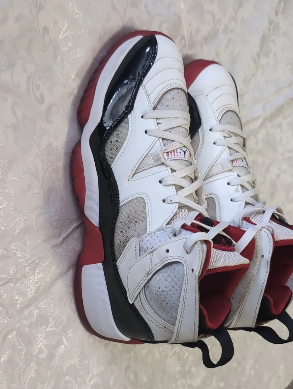 Men's Basketball Shoes - White/Red/Black Kids Sneakers
